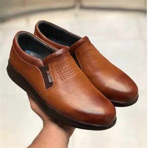 کفش چرم مردانه مدل کرینگر عسلی رویه چرم طبیعی گاوی زیره پیو طبی