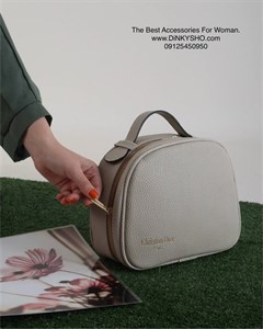 کیف آرایشی صندوقی برند Dior رنگ کرم طوسی