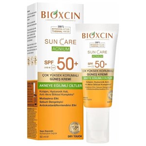 کرم ضد آفتاب بی رنگ بیوکسین SPF۵۰  مناسب پوست چرب و جوشدار ۵۰ میل