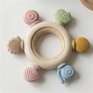دندانگیر سیلیکونی حلقه چوبی baby teether کرم