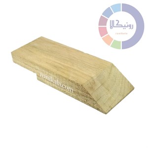 دماغه چوبی روی میز