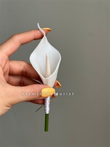 گل یقه کت داماد Boutonniere شیپوری لمسی سفید