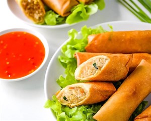 اسپرینگ رول مرغ و سبزیجات نیمه آماده