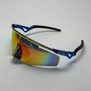 عینک آفتابی اسپرت Oakley اوکلی با لنز PRIZM آبی عدسی آتیشی هفت رنگ مدل QNTM KATO