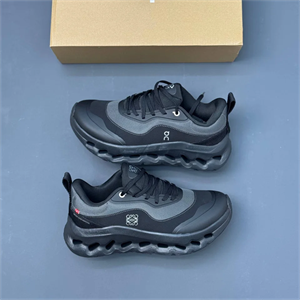 کفش آن رانینگ QC Loewe Cloudtilt تمام مشکی On Running QC Loewe Cloudtilt Triple Black