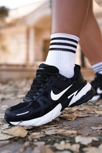 کتونی نایک وی‌تو‌کی مشکی سفیدNike V2K Run Black White
