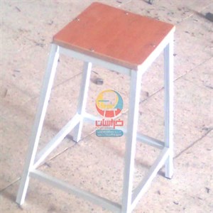 چهارپایه فلزی با صفحه