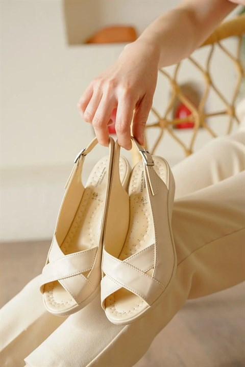 صندل زنانه طبی Yade Moda بژ