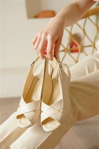 صندل زنانه طبی Yade Moda بژ