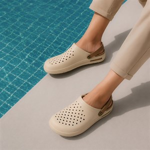 کراکس دمپایی مردانه طبی لژدار crocs رنگ کرم کد 2731