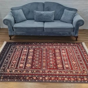 فرشینه پرفروش برند حسن نیا مخمل هازان طرح قرمز لاکی استانبول L281a(پس کرایه) - پادری 50 در 80 - سایز: پادری 50 در 80