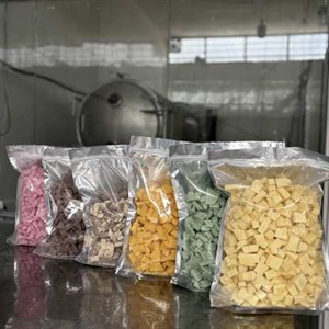بستنی خشک کره گردو ( حبه ای ) فله - پک یک کیلویی