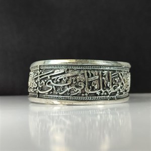 دستبند آلیاژی حکاکی السلام علیک یا قمر بنی هاشم؛ تجلی صلابت و ارادت  کد 3910