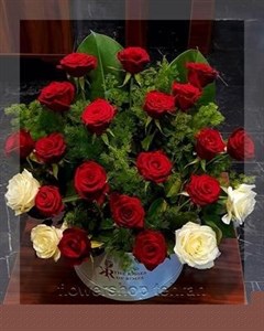 چیدمان هنری رز بنفش برای دکور میز یا لابی