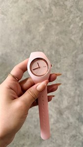 ساعت زنانه Ice-Watch رزگلد بند سیلیکونی صورتی طراحی مدرن و شیک