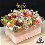 باکس گل صورتی با گل لیسیانتوس، رز مینیاتوری، ارکید، میخک، رز و گلهای تزئینی زیبا
