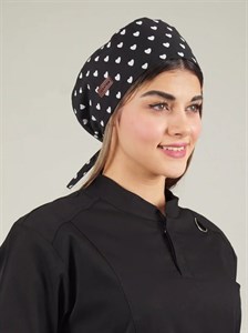 کلاه جراحی مدل ساده طرح قلب زمینه مشکی کد A37
