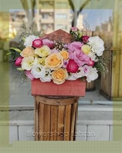 چیدمان هنری زیباترین شاخه گل دنیا برای دکور میز یا لابی