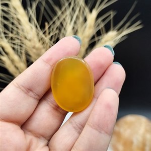 نگین عقیق زرد خراسان اصل معدنی مزین به دعای شرف الشمس اعمال مخصوص انجام شده ( رزق و روزی ) کد 9926
