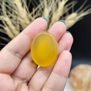 نگین عقیق زرد خراسان اصل معدنی مزین به دعای شرف الشمس اعمال مخصوص انجام شده ( رزق و روزی ) کد 9927