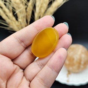 نگین عقیق زرد خراسان اصل معدنی مزین به دعای شرف الشمس اعمال مخصوص انجام شده ( رزق و روزی ) کد 9928