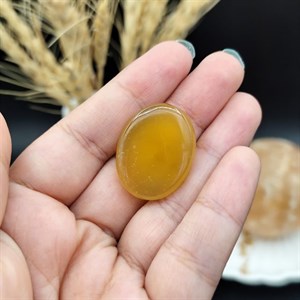 نگین عقیق زرد خراسان اصل معدنی مزین به دعای شرف الشمس اعمال مخصوص انجام شده ( رزق و روزی ) کد 9924