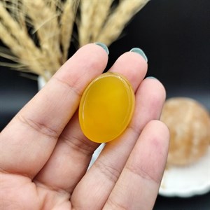 نگین عقیق زرد خراسان اصل معدنی مزین به دعای شرف الشمس اعمال مخصوص انجام شده ( رزق و روزی ) کد 9925