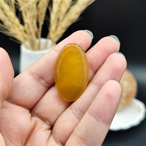 نگین عقیق زرد خراسان اصل معدنی مزین به دعای شرف الشمس اعمال مخصوص انجام شده ( رزق و روزی ) کد 9932