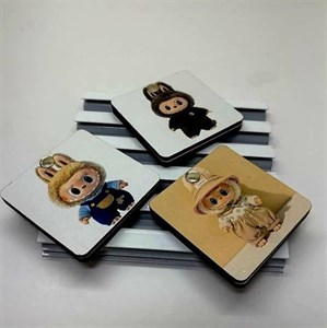 آینه چوبی کوچک طرح لبوبو - جیبی و قابل حمل - هدیه خاص و ترند