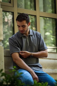 تیشرت یقه دار نیم زیپ مشکی پارچه بیسکوییتی نوک مدادی کد H97