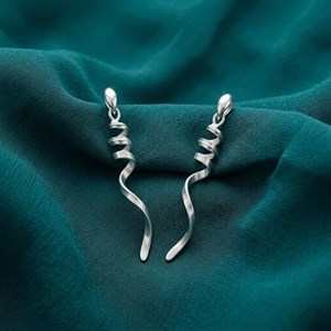 گوشواره دست ساز نقره مینیمال طرح پیچ ماکارونی 
