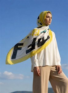 روسری فندی قواره دار