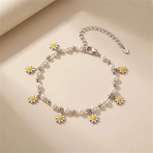 پابند مرواریدی با آویز گل بابونه