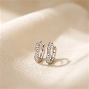 گوشواره حلقه‌ای نقره‌ای نگین‌دار قلب (سایز کوچک) 