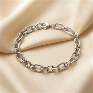 دستبند زنجیری نقره‌ای با حلقه‌های بیضی ساده طرح طنابی 