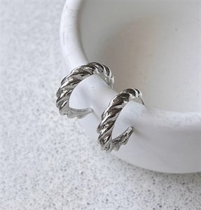 گوشواره حلقه‌ای نقره ای میخی 
