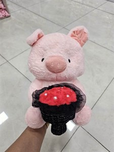 عروسک خوک گل به دست 🌹