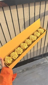 باکس هدیه گل رز روبانی زرد شاین دار