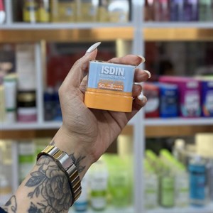 ضدآفتاب استیکی ایزدین SPF 50 اصلبی‌رنگ و مناسب تمدید روزانه