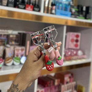 فرمژه طرح توت فرنگی در 2 رنگ قرمز و صورتی