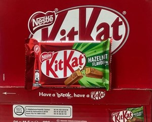 شکلات کیت کت 4 انگشتی  با طعم فندقی بسته 24 عددی kit kat
