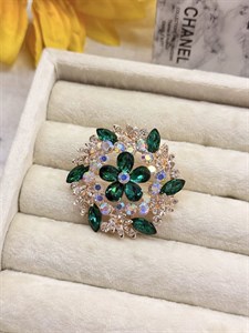 سنجاق سینه مدل حلقه گل نگین سبز کد mah089