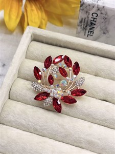 گل سینه نگین قرمز کد mah0111