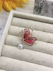 گل سینه پروانه سرخابی مروارید آویز کد mah0123