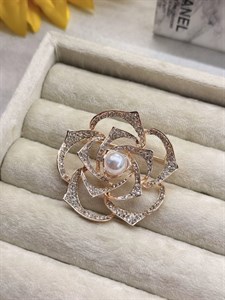 سنجاق سینه گل رزگلد نگین کد mah0134