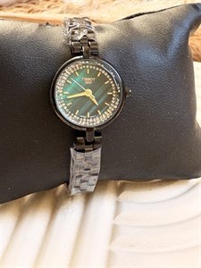 ساعت مچی زنانه تیسوت-TISSOT- ظریف و صفحه سبز