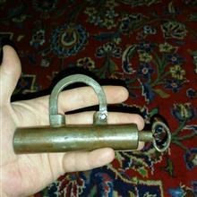 قفل لوله ای قدیمی و سالم.کلید دار