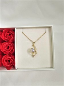 گردنبند ماه و مروارید