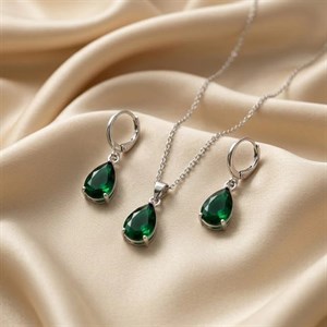 نیم ست طرح اشکی نقره‌ای با نگین سبز 