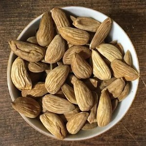مغز بادام مامایی خام دستچین1000گرم محصول 1402(بافت ترد و لطیف و بدون تلخ)
